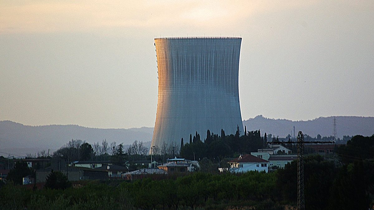 A nuclear power plant, in an illustrative photo used on Headwaters Wire