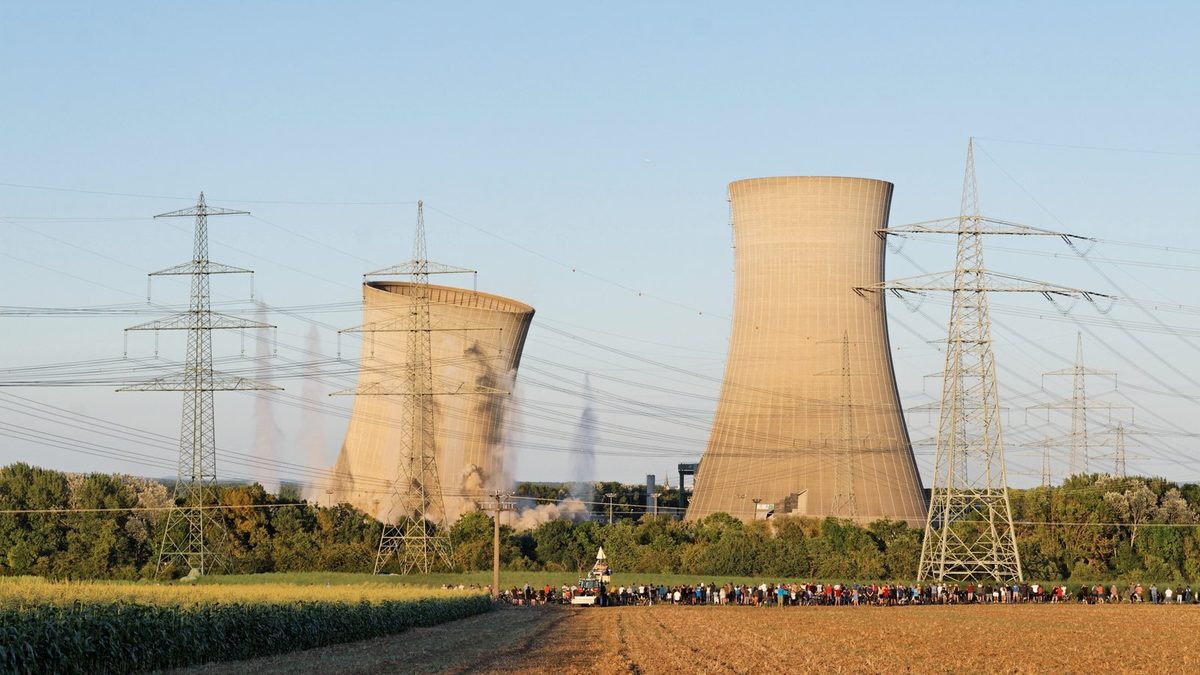 Illustrative image of a nuclear power plant for a Headwaters Wire story