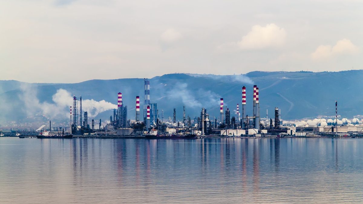An oil refinery, an illustrative photo for a story on Headwaters Wire