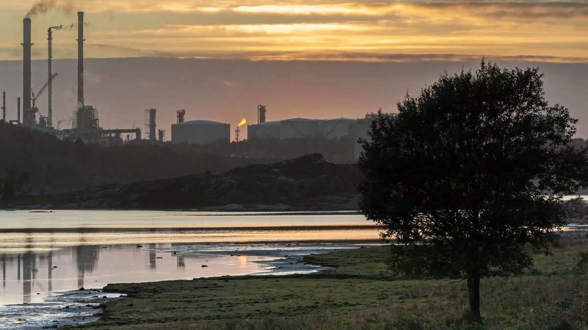 An oil refinery: an illustrative photo for Headwaters Wire