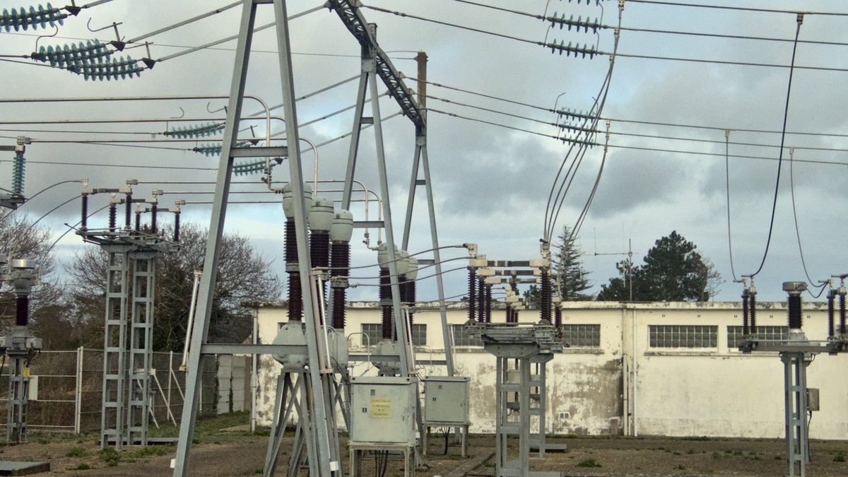 Illustrative image of an electrical substation for a Headwaters Wire story